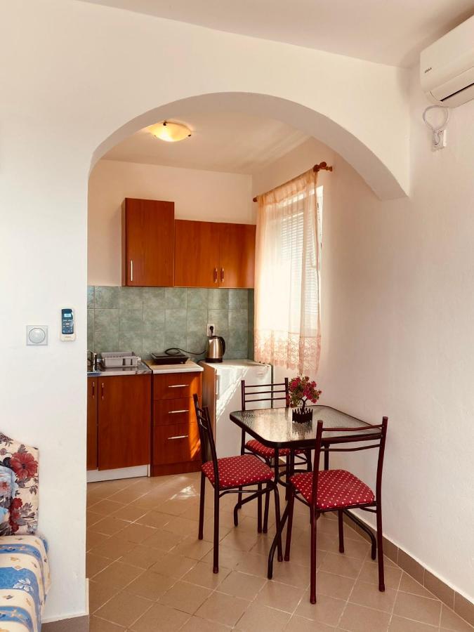 Djonovic Apartments Bar Bagian luar foto